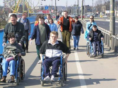 przez most